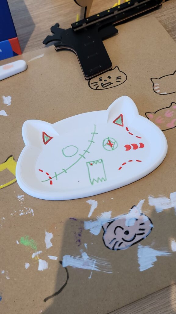 ネコ型トレイへの絵付け体験ワークショップ